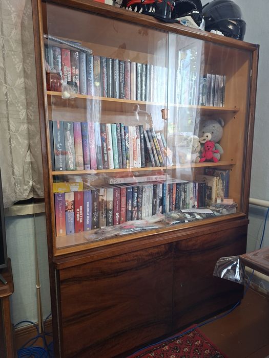 Продам книжный шкаф