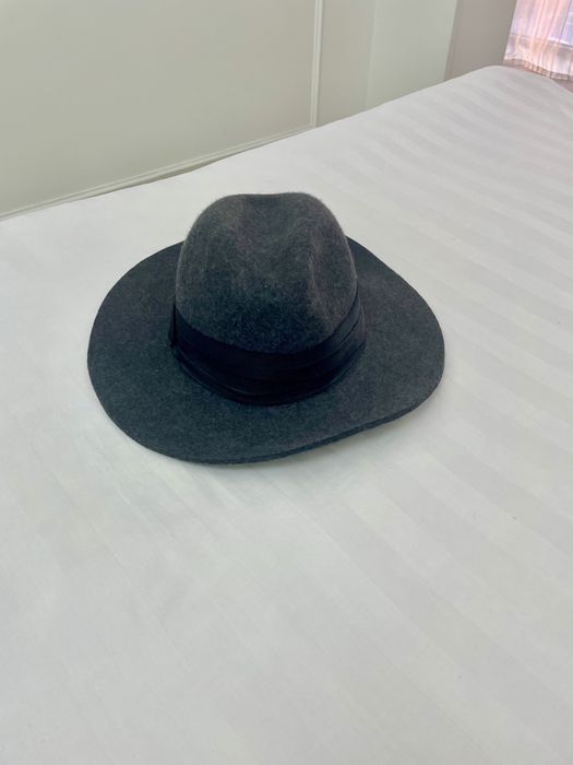 Шляпы и шапки разные