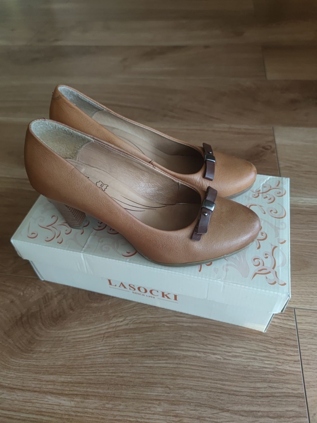 Pantofi Lasocki de dama, eleganti, cu toc 7,5cm, marime 37