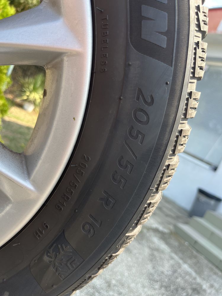 Джанти със зимни гуми 205/55 16 MIchelin за BMW