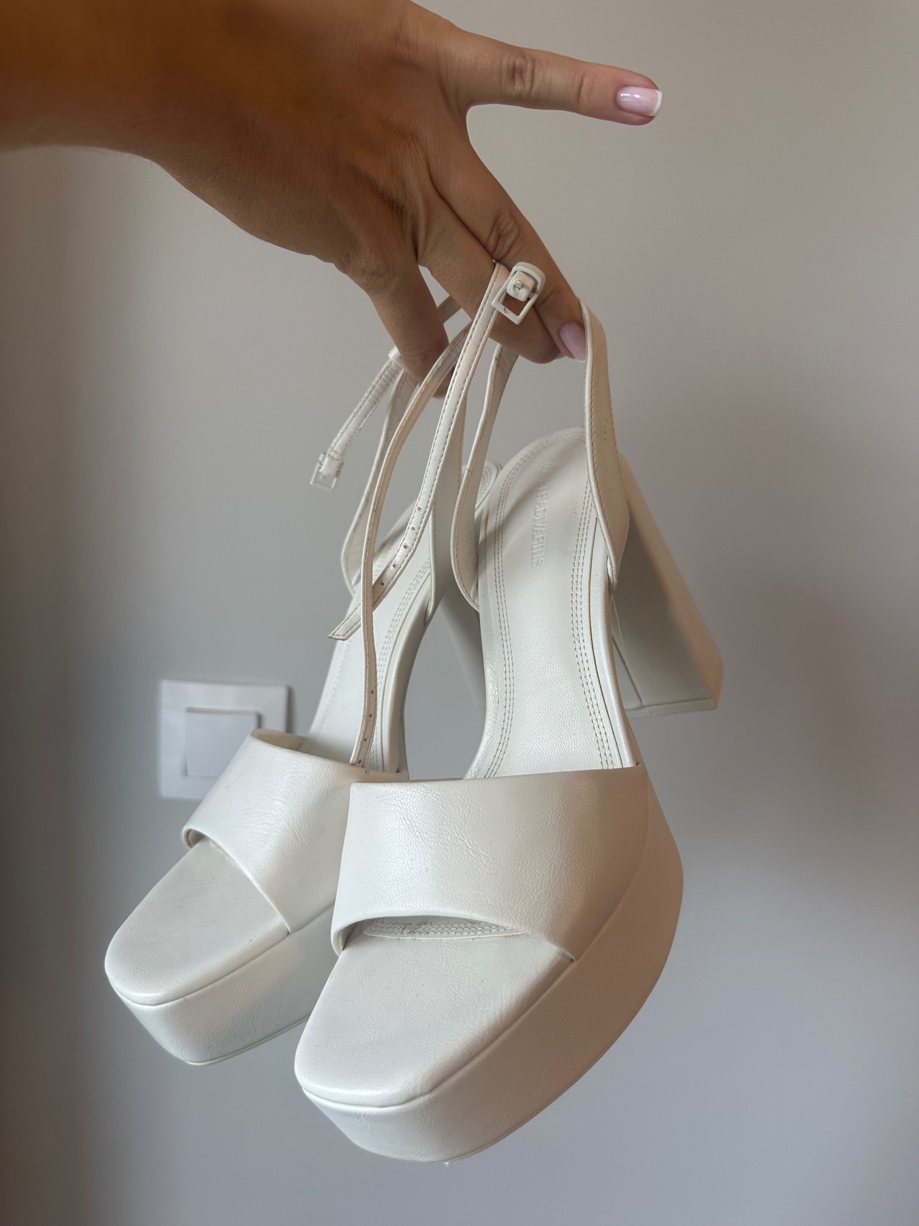 Обувки Stradivarius 39