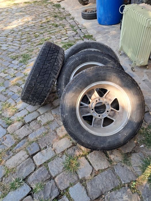 Vând jante cu cauciucuri 235 65 R16 C