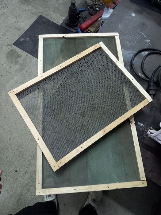 Сито или просеиватель.