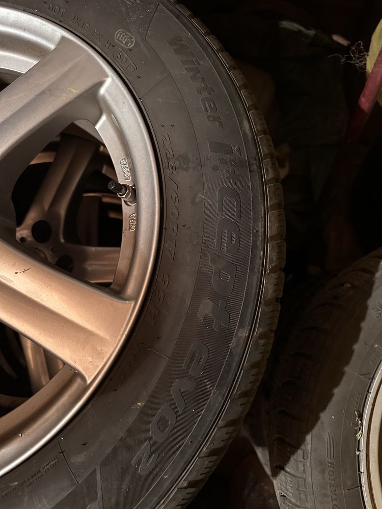Vand 2 Cauciucuri de iarna Hankook 225/60/R17