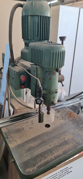 Utilaj de gaurit coloana, 380