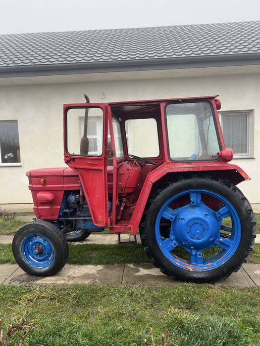 Tractor universal 445 plus freză si instalatie si doua roti de rezerva