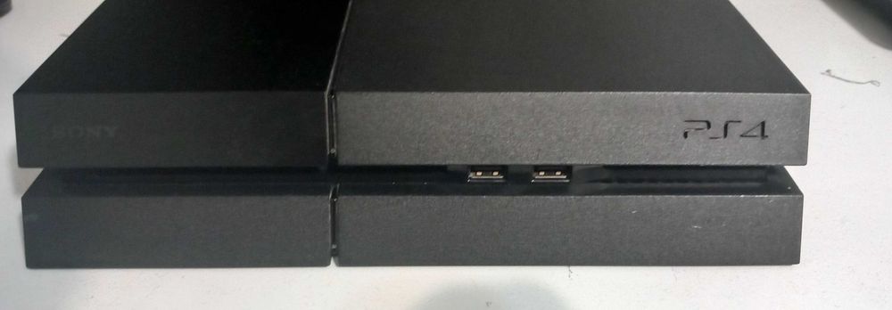 Playstation 4 в перфектно състояние + игри