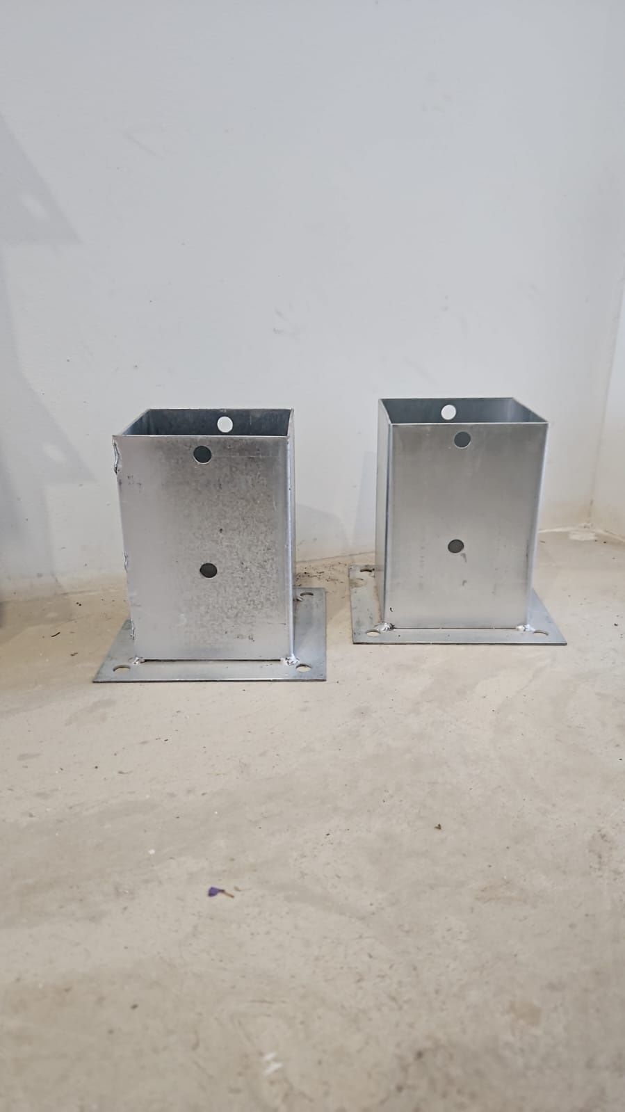 Suport stalp lemn, camasuiala din tabla de otel zincat 101x101x150