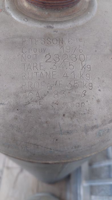 Vând 2 butelii 83L