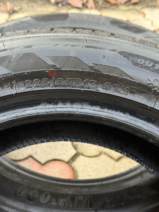 Vand Anvelope iarna 225/55 R17 97H in stare foarte buna