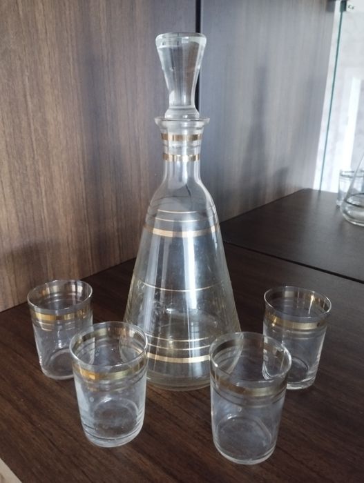 Графин водочный, коньячный с пробкой, 4 рюмки