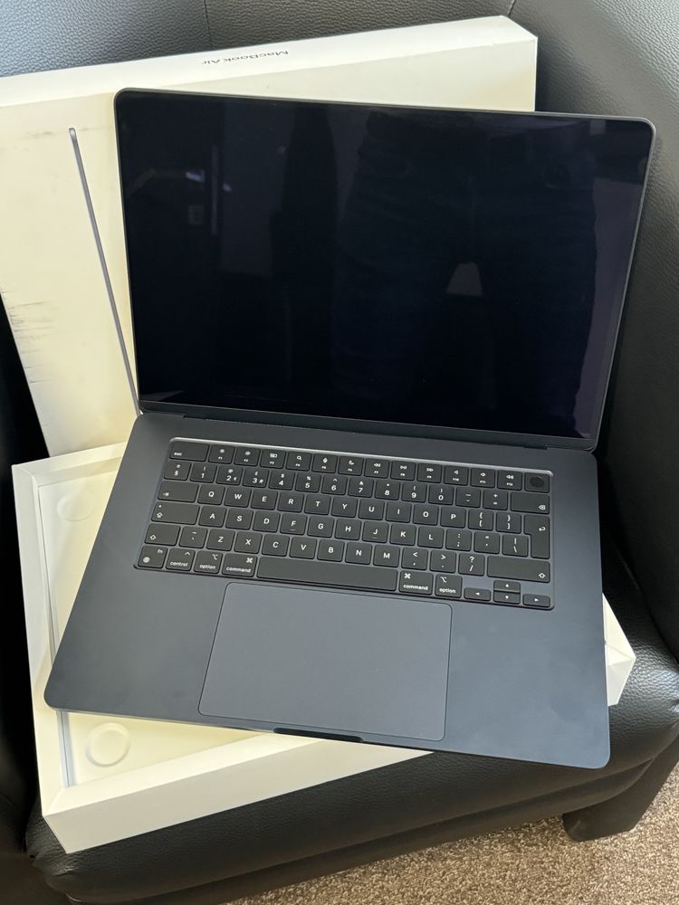 MacBook Air 15 - inch / Apple M2 / RAM - 8 Gb / 256 gb |