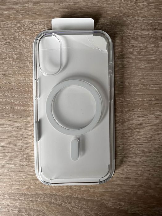 Husa iPhone 16.