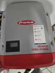 Vand invertor Fronius symo Hibrid 5.0-3 trifazat cu banc Fronius cu 3