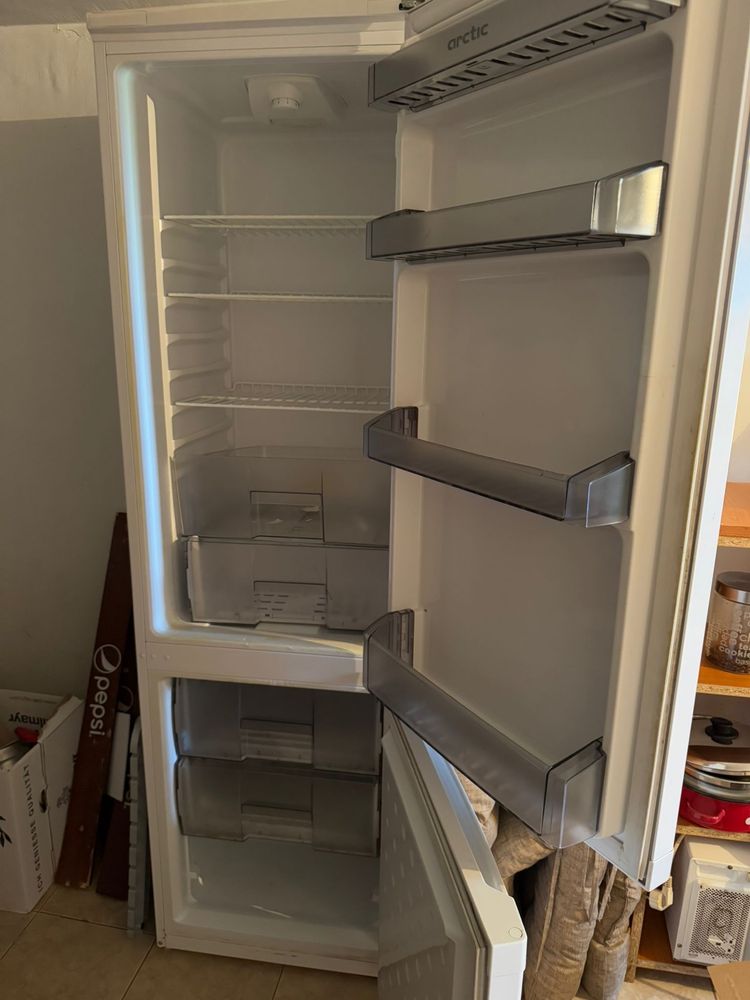 Vand doua combine frigorifice in stare buna de functionare  pret negoc
