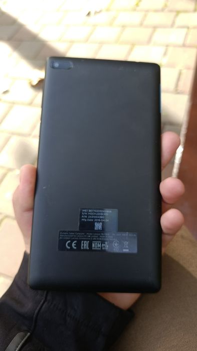 Vând urgent tableta lenovo