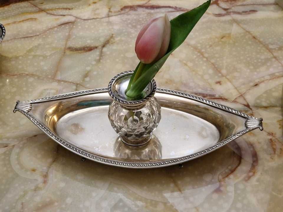Inedita vazuta de cristal in montura de argint.