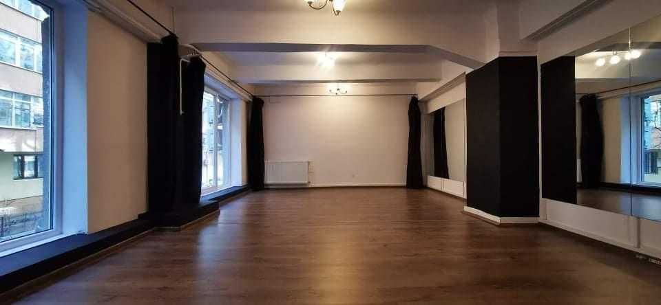 Închiriez sală pentru cursuri/workshop/repetiții, zona Sala Palatului