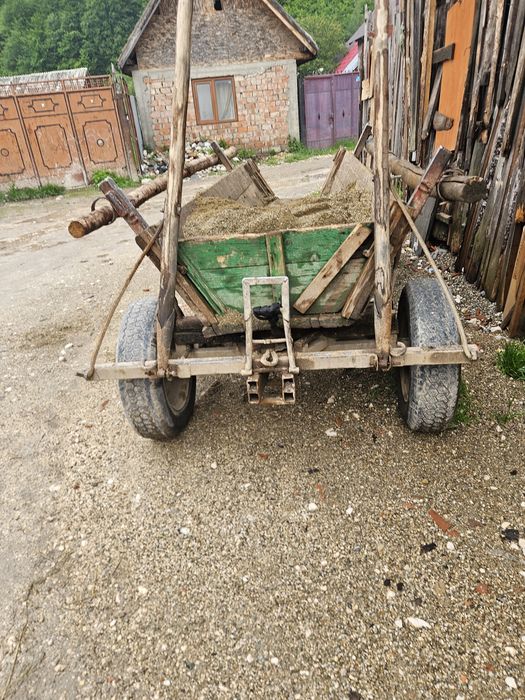 Vând căruță  funcționează perfect