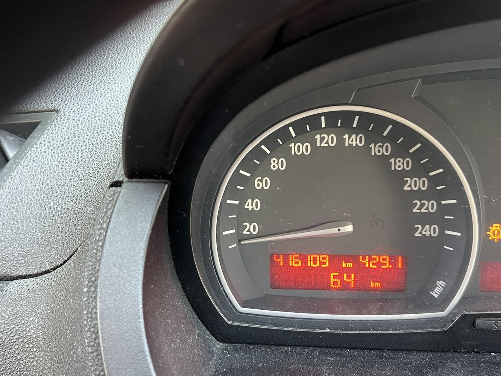 BMW X3, Cutie automata