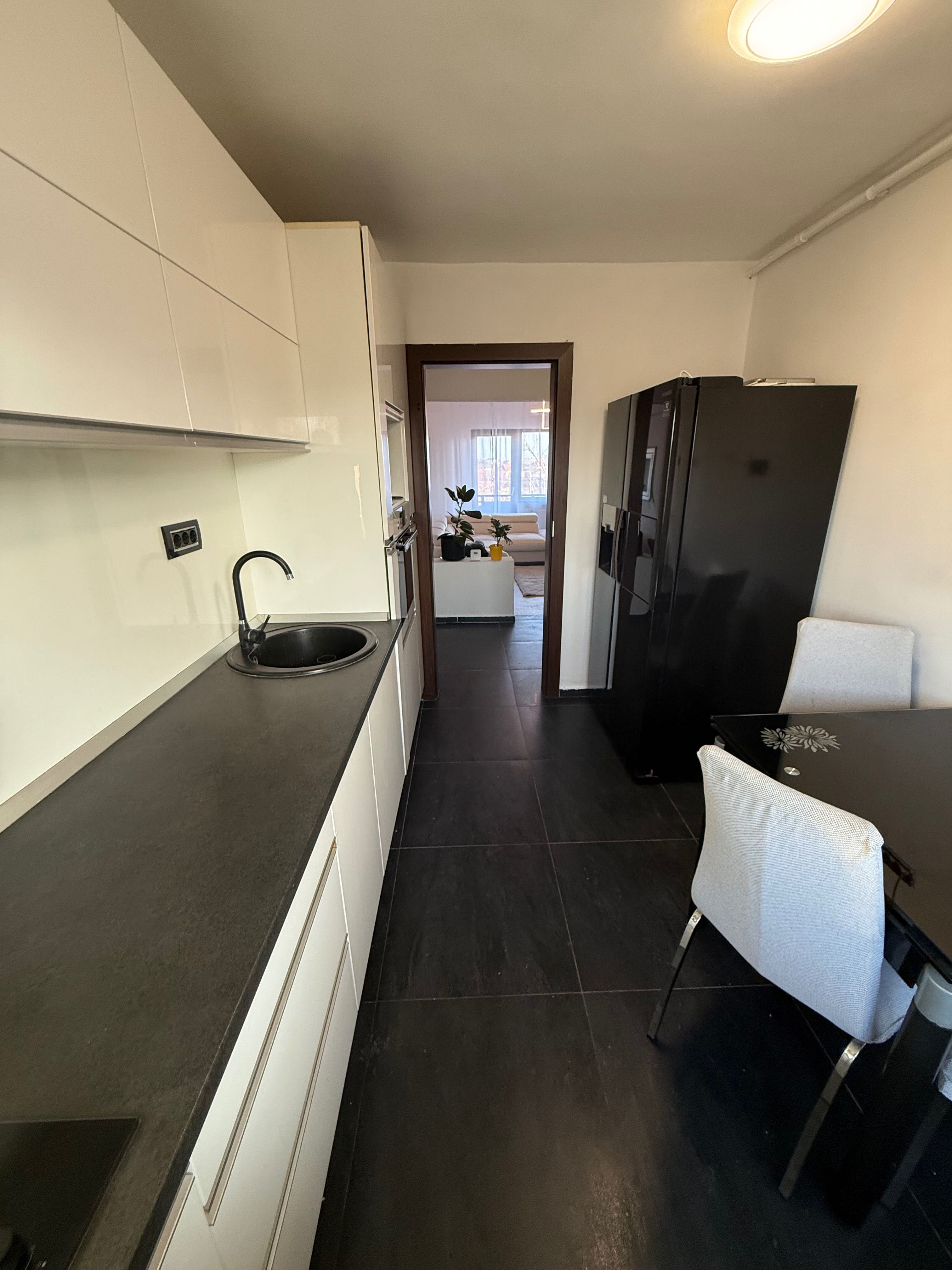 Apartament 4 camere de vanzare Zona Bancilor - Piata Garii