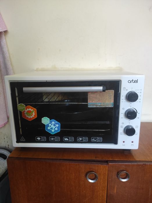 Продам Духовку Artel