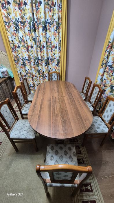 Стол со стульями