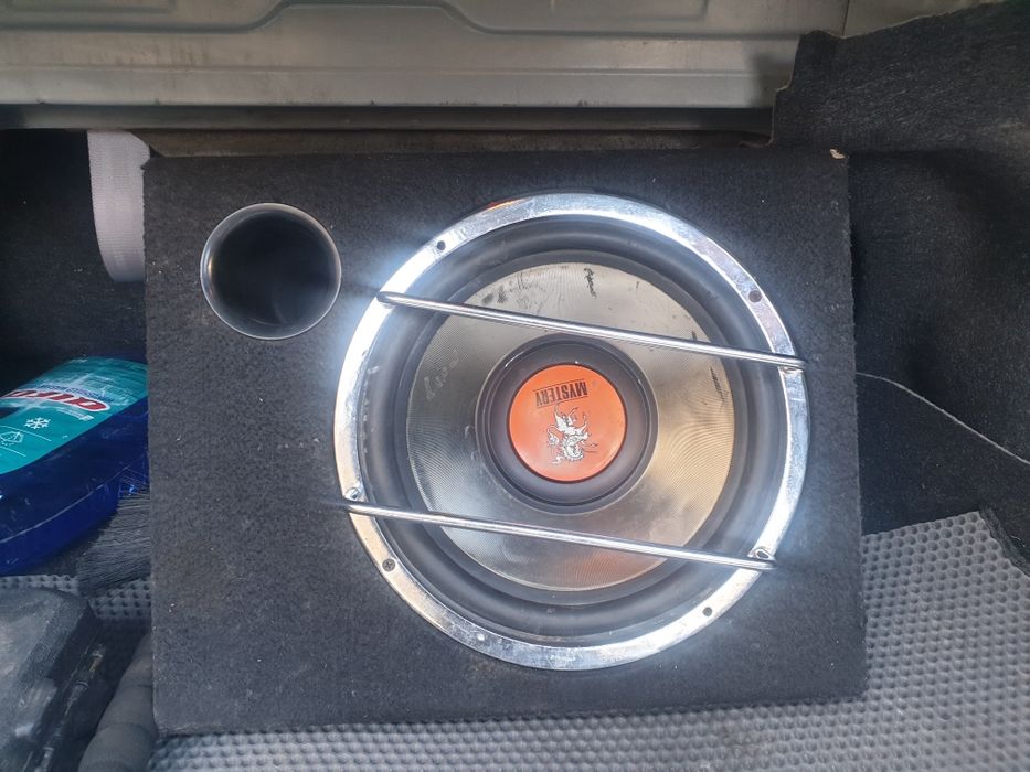 Продам сабвуфер активный