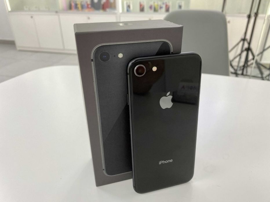 Продам Iphone 8 black 64gb