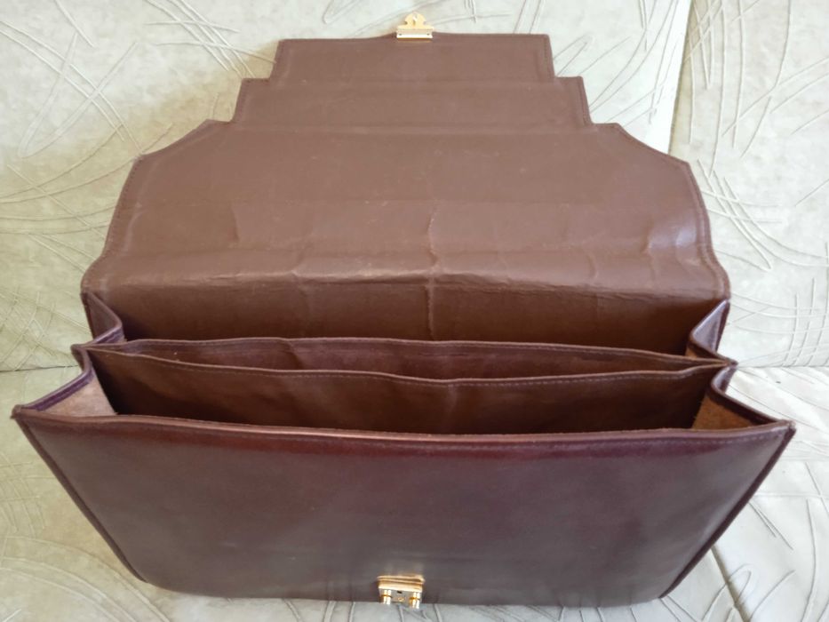 Чанта за документи.Елегантна.Мека кожа.Презрамка.Отлична.