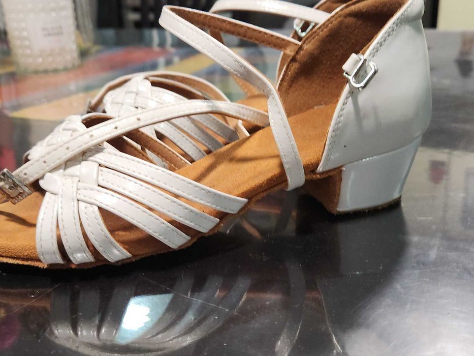 Обувки за танци бели-балеринки номер 30