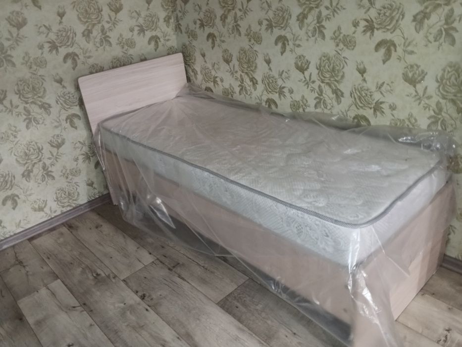 Кровать с матрасом 170*70