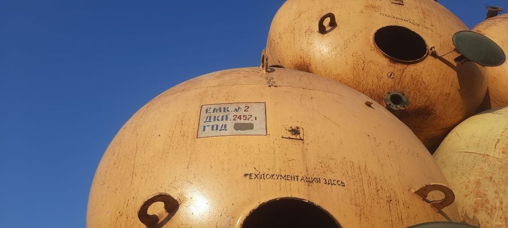 Emalni Yomkost 24 kub narxini telda kelishamiz manzil toshkent shaxar.