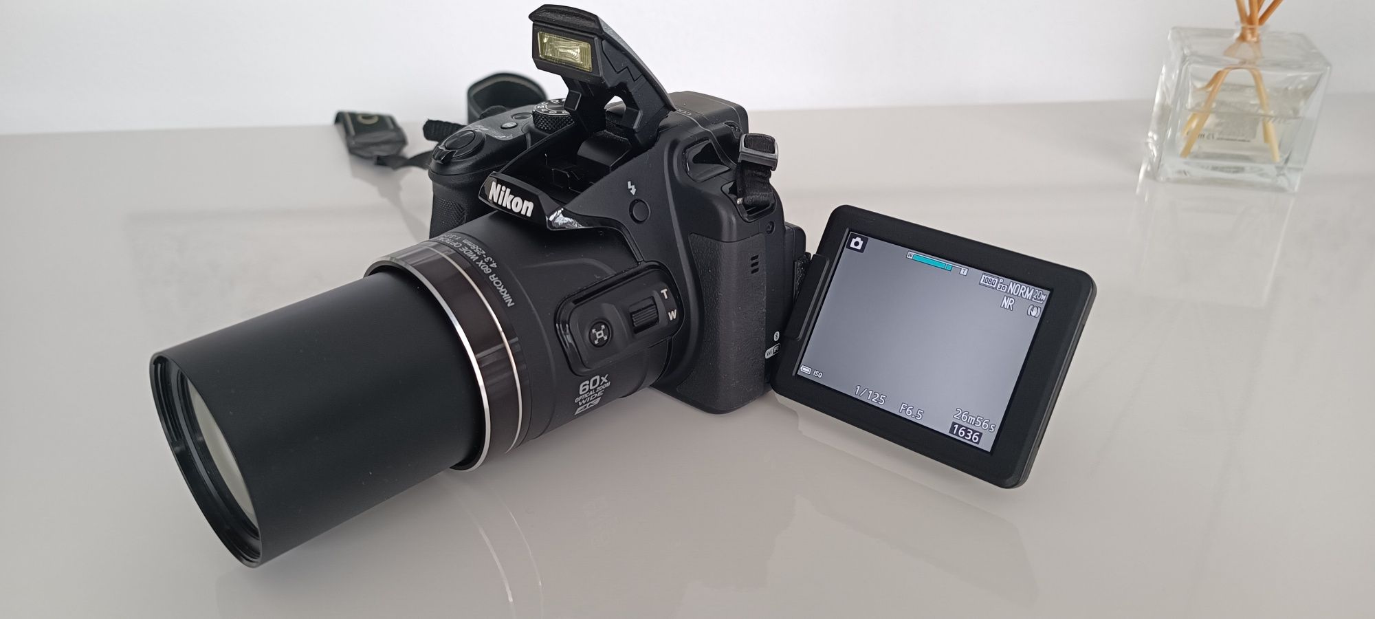 NIKON B700 camera foto video 4k Wi Fi bluetooth ca Nou