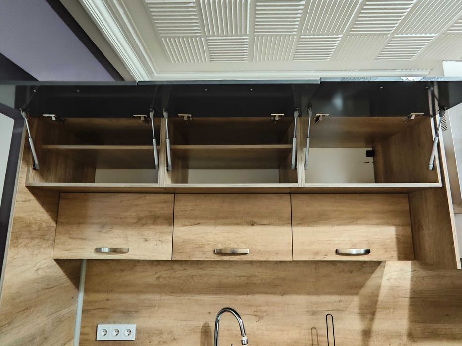 Кухня / кухненски бокс 340 220 с електроуреди, запазени