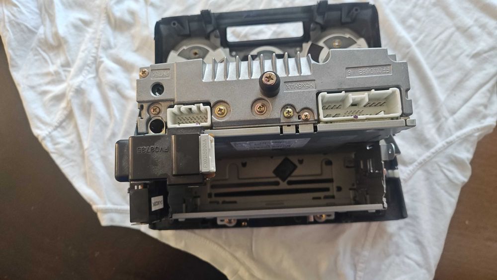 Централен панел заМазда 2