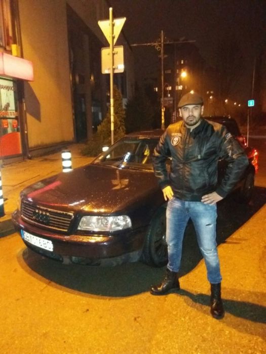 Audi A8 4.2; 2.5, 3.3 На Части