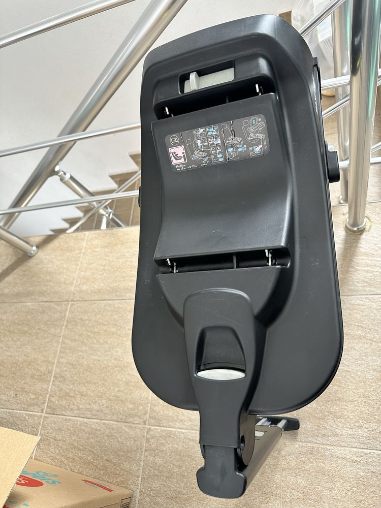 Кош за кола с база Maxi Cosi Cabriofix İ-size