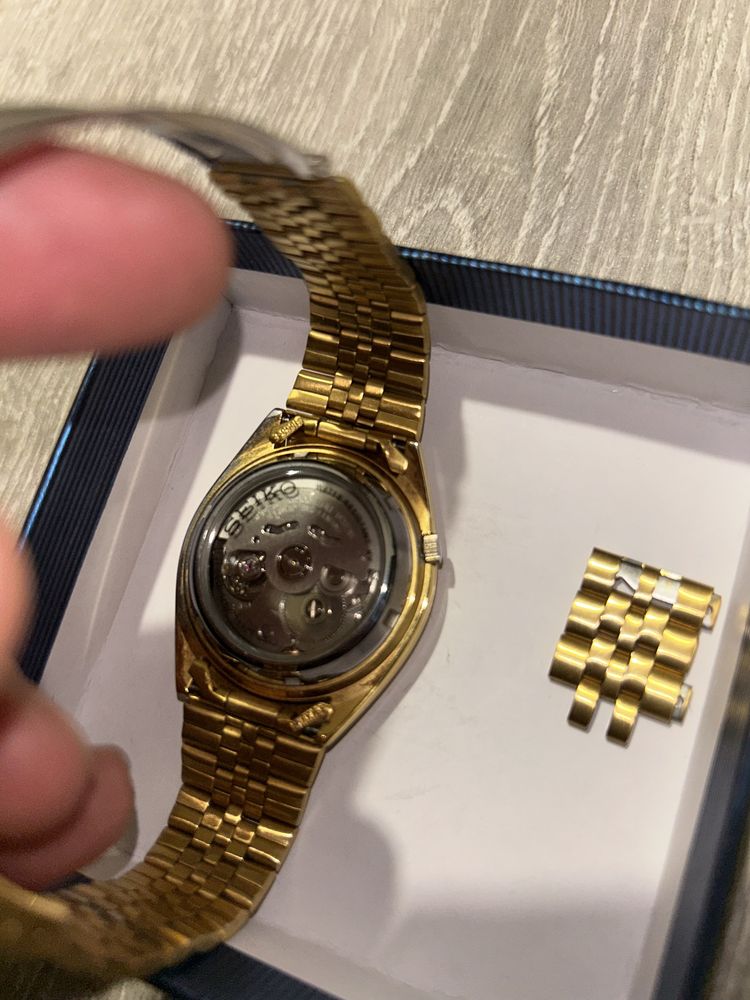 Часовници Hugo boss и Seko 5