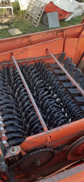 Vând Bourgoin gx 400 culegător de  porumb