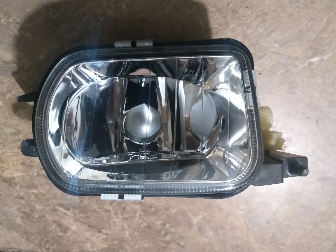 Proiector ceata Mercedes stanga C-Clas W203