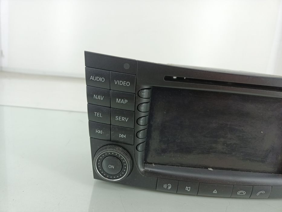 Dezmembrez Radio CD cu navigatie de pe Mercedes-Benz E CLASS W211…