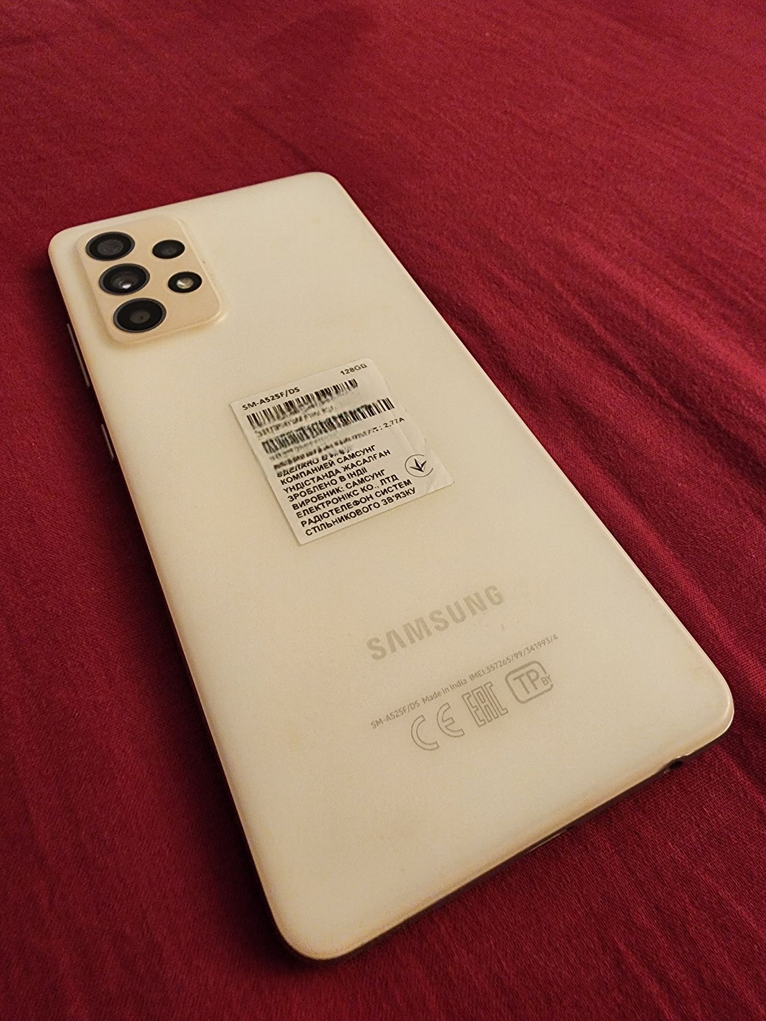 Срочно продаётся Samsung galaxy A52 в отличном чехлы в подарок