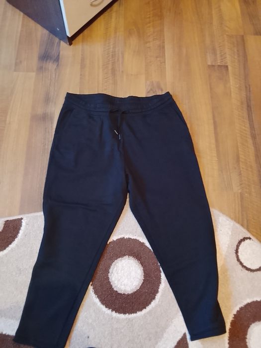 Vând pantaloni trening barbatesti C&A