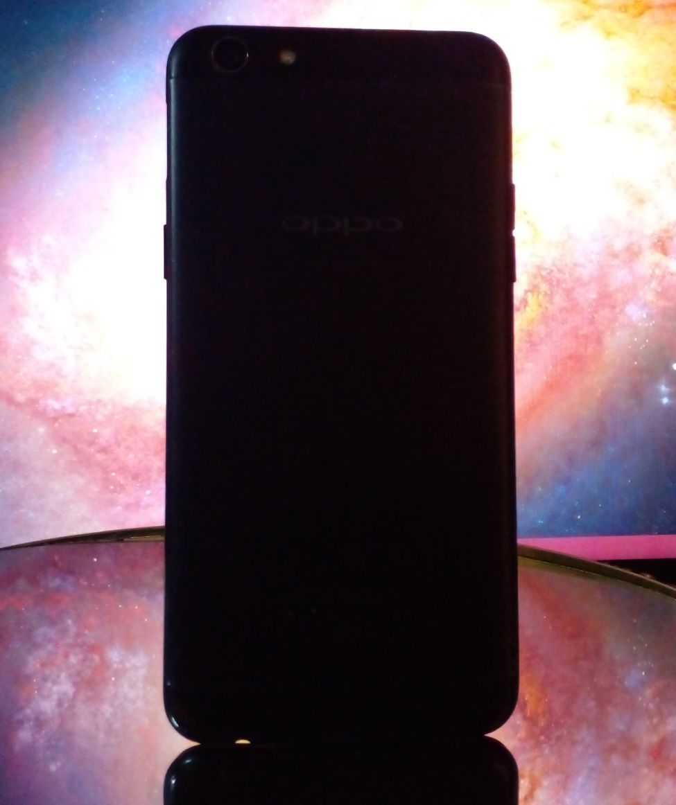 Продам Oppo F3 в хорошем состоянии