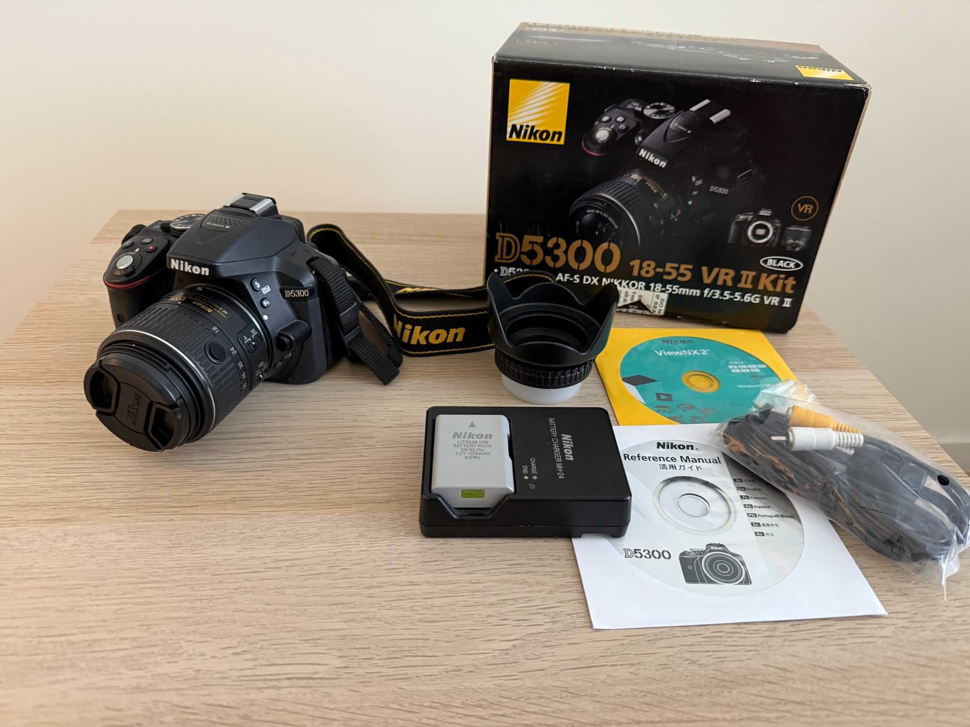 Фотоапарат NIKON D5300 Обектив 18-55mm + Чанта + Калъф + Аксесоари