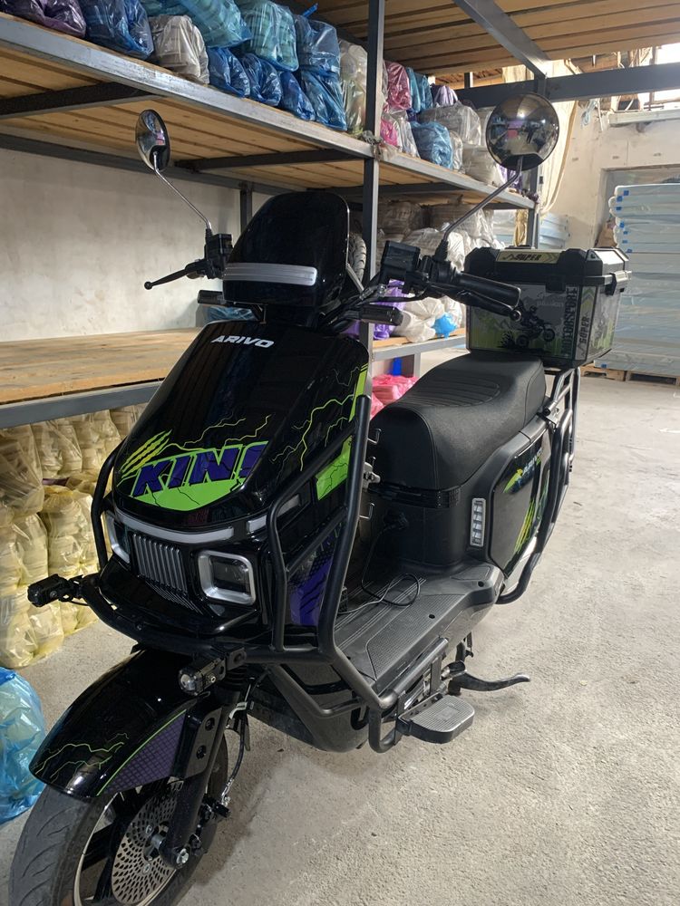 Skuter ariva 700