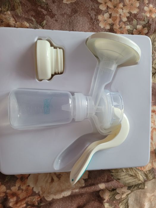 Vând pompă de sân manuală nouă