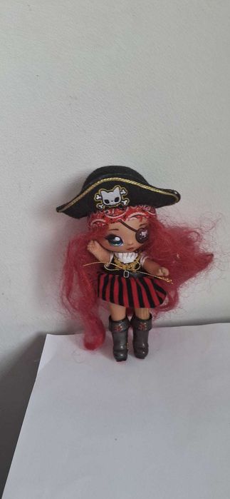 Na Na Na Surprise papusa( papagal pirat)