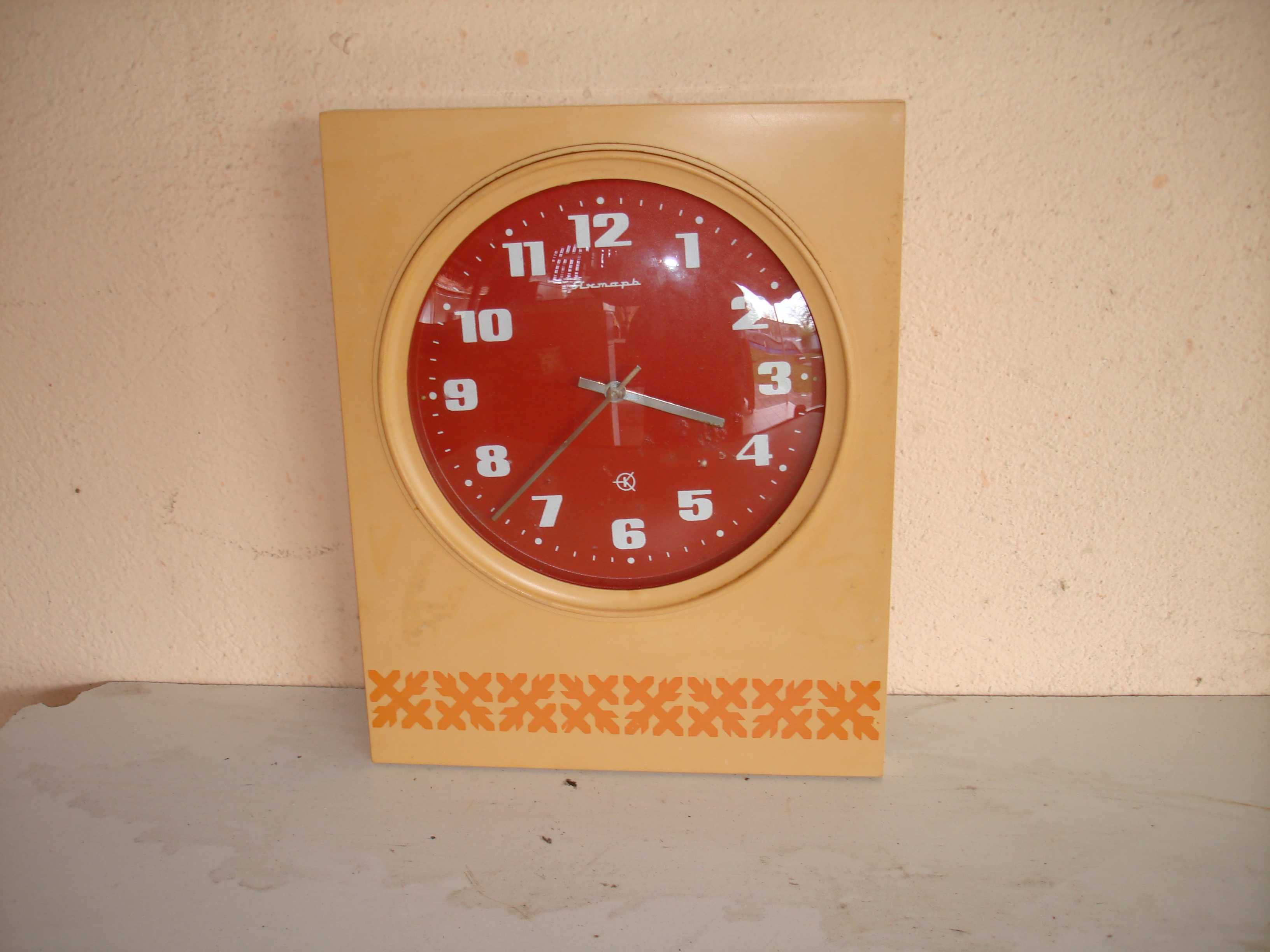 Ceasuri de masa diferite
